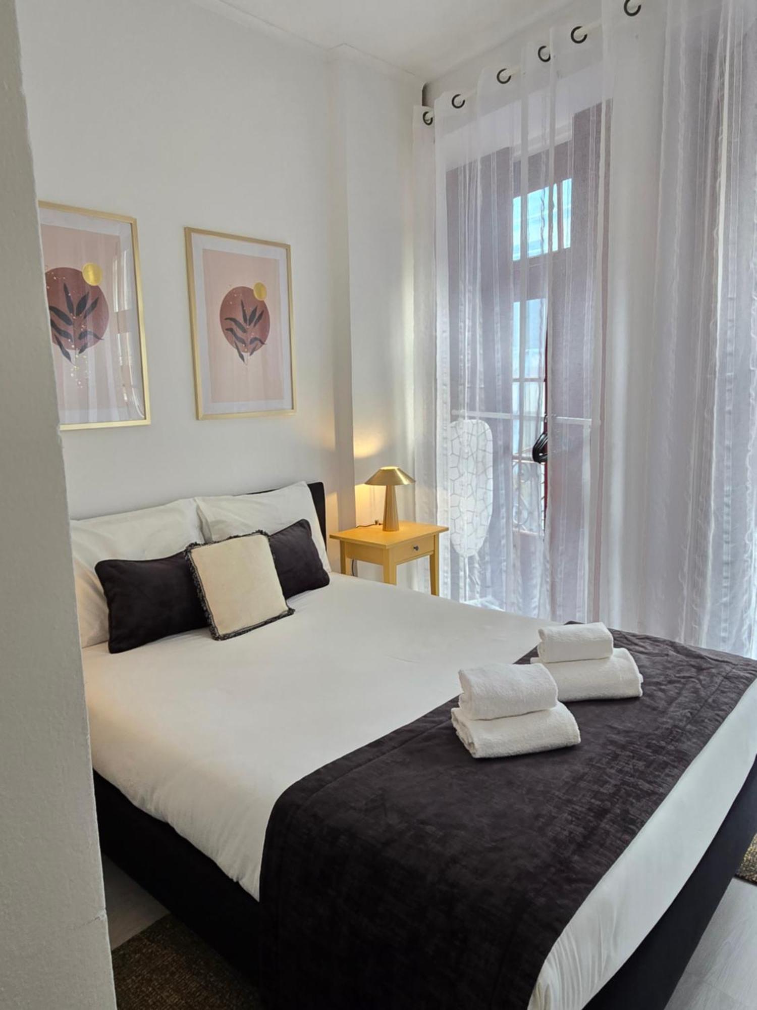 River Flat III - Heart Of Porto Luaran gambar